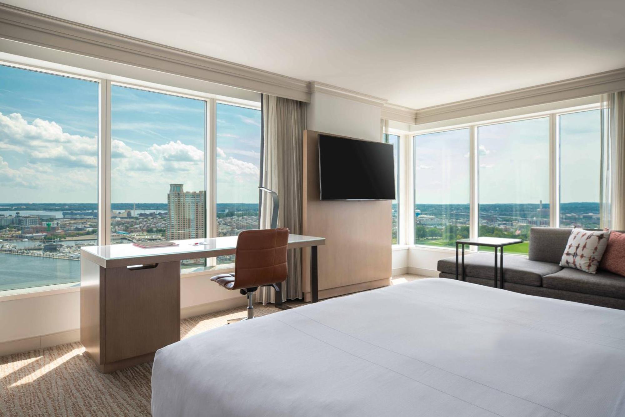 Marriott Waterfront 4*