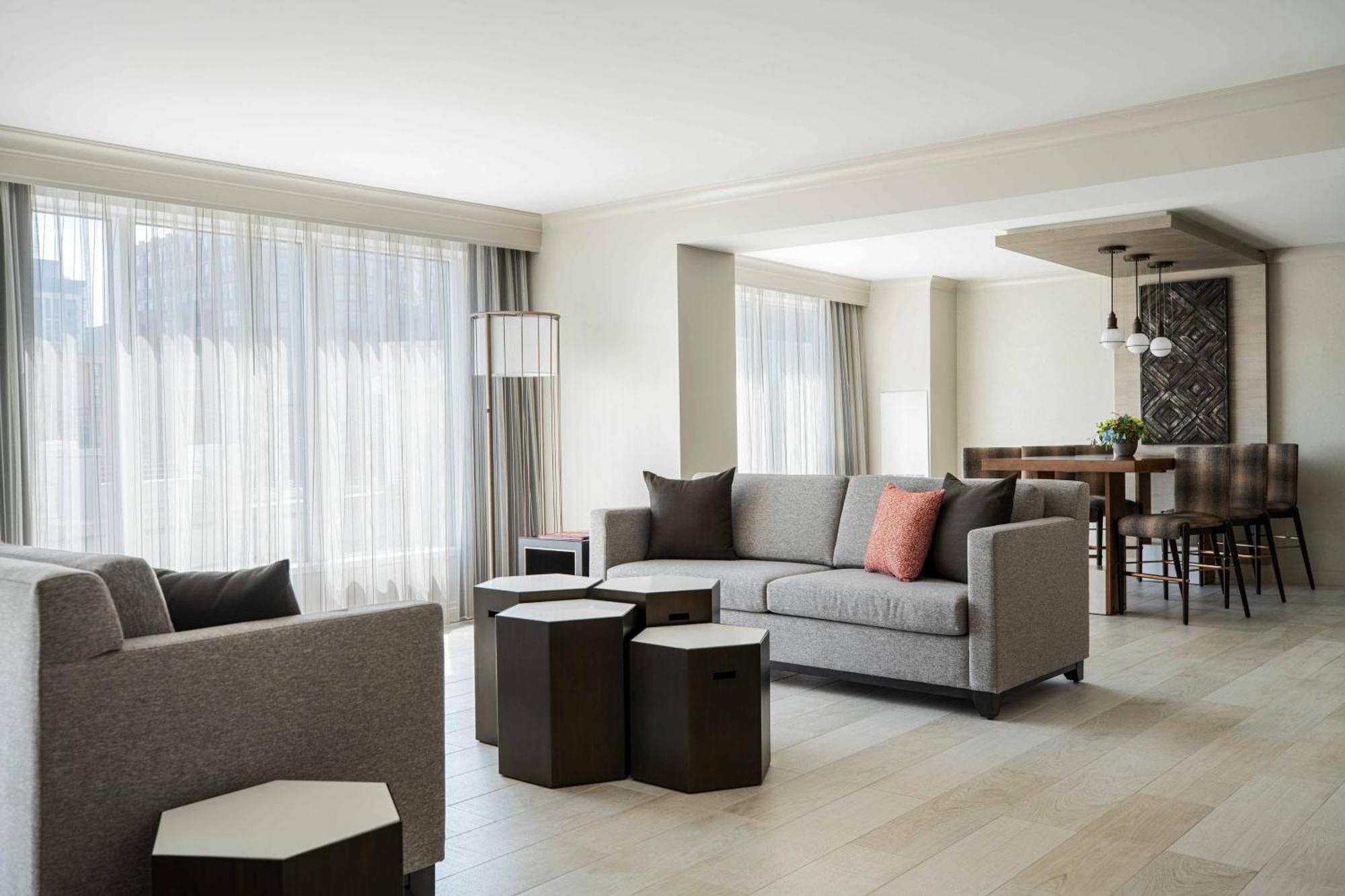 Marriott Waterfront Hotel
